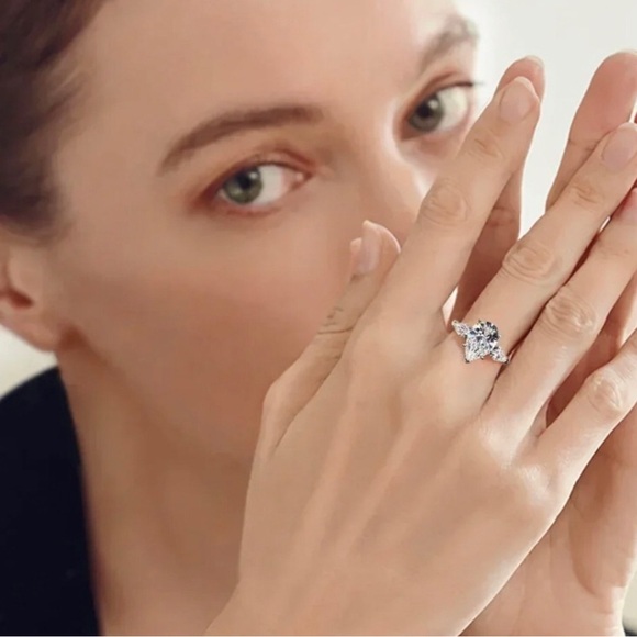 NEW 925 SILVER 6g PEAR CRYSTAL SIMULATED DIAMOND SIMPSON WEDDING RING - Picture 4 of 6